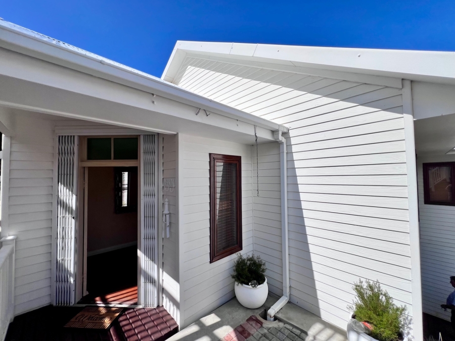 4 Bedroom Property for Sale in Herolds Bay Western Cape